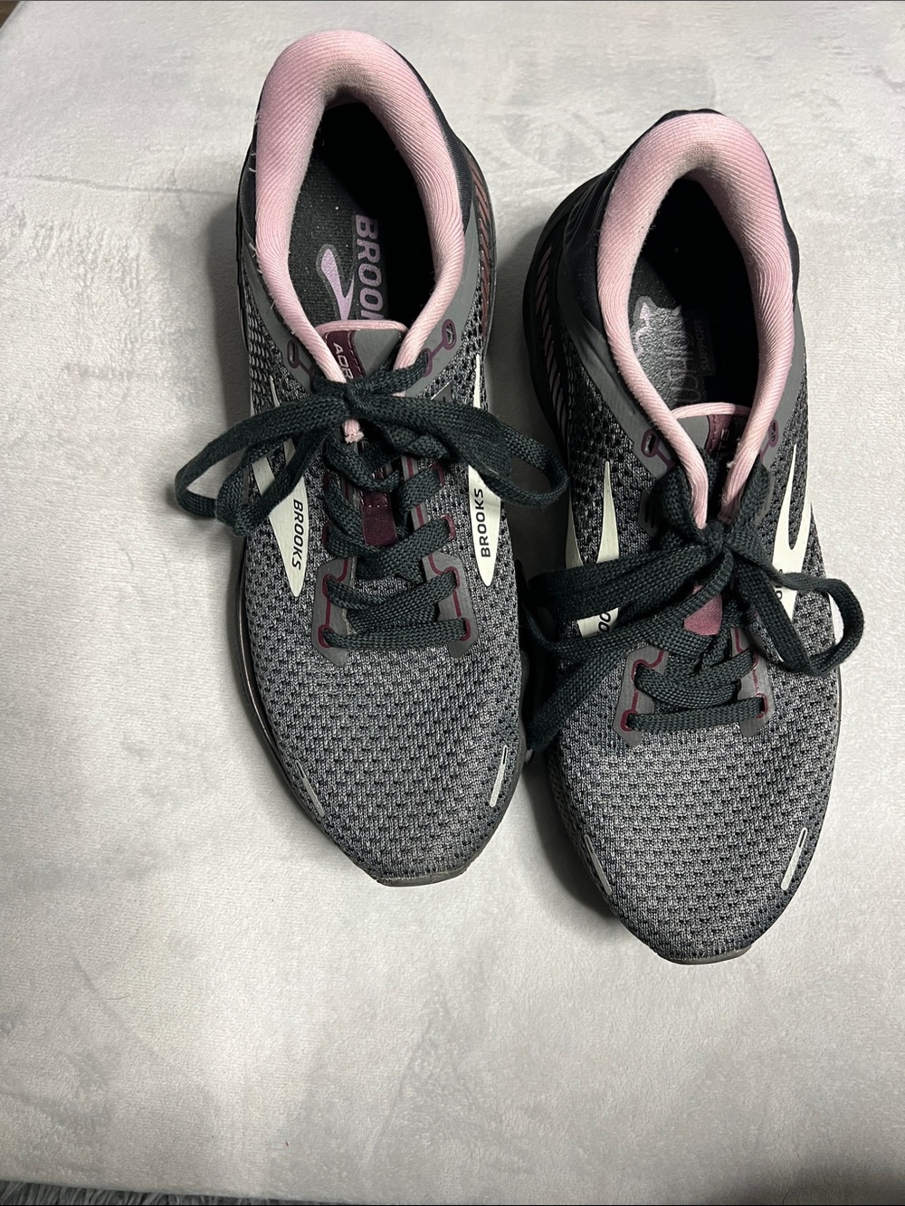 Brooks Women's Athletic Shoes in Gray and Pink